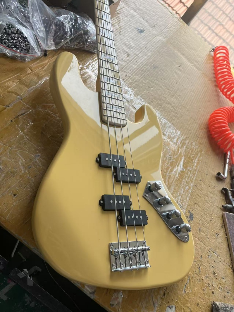 Bass Guitar Fretless - Custom 4-string electric bass, Cream body,